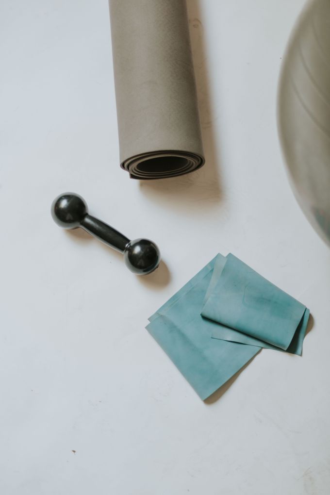 Workout acessories in pastel colours.