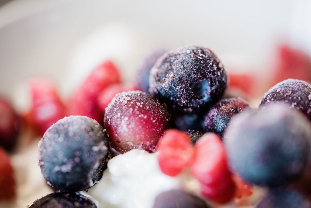 Berries on yougurt as an example of an healthy meal